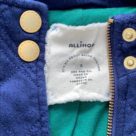 Amazingly comfortable & stylish sweatshirt/jacket - Picture 2 of 3